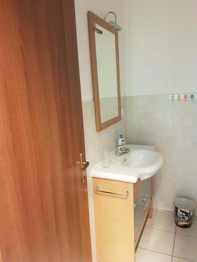 B&B Porto Vecchio Rooms - Stazione Centrale Τεργέστη Εξωτερικό φωτογραφία