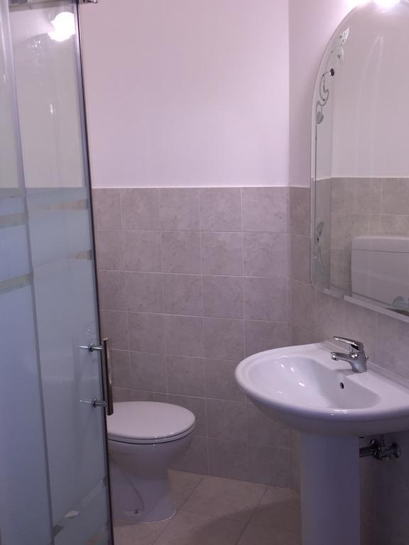 B&B Porto Vecchio Rooms - Stazione Centrale Τεργέστη Δωμάτιο φωτογραφία