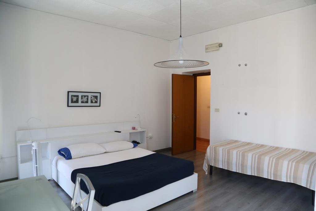 B&B Porto Vecchio Rooms - Stazione Centrale Τεργέστη Εξωτερικό φωτογραφία
