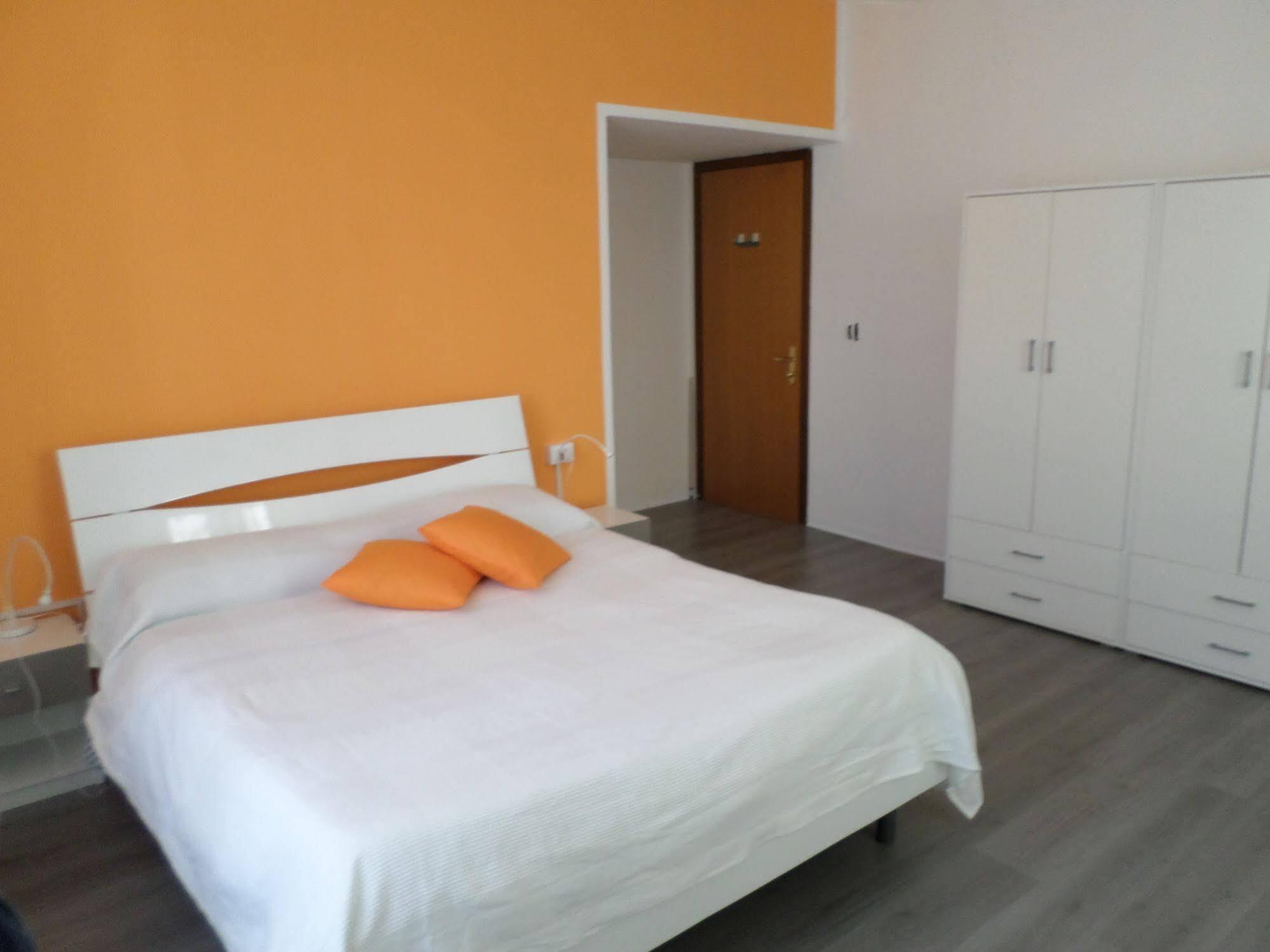 B&B Porto Vecchio Rooms - Stazione Centrale Τεργέστη Εξωτερικό φωτογραφία